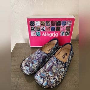 NIB - Vintage Blue Paisley Alegria Size 8.5 (Eur 39)